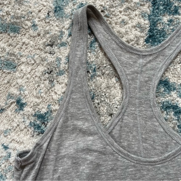 ⭐️ 2 for $10!! ⭐️ Old Navy Active Racerback Tee - Picture 3 of 8